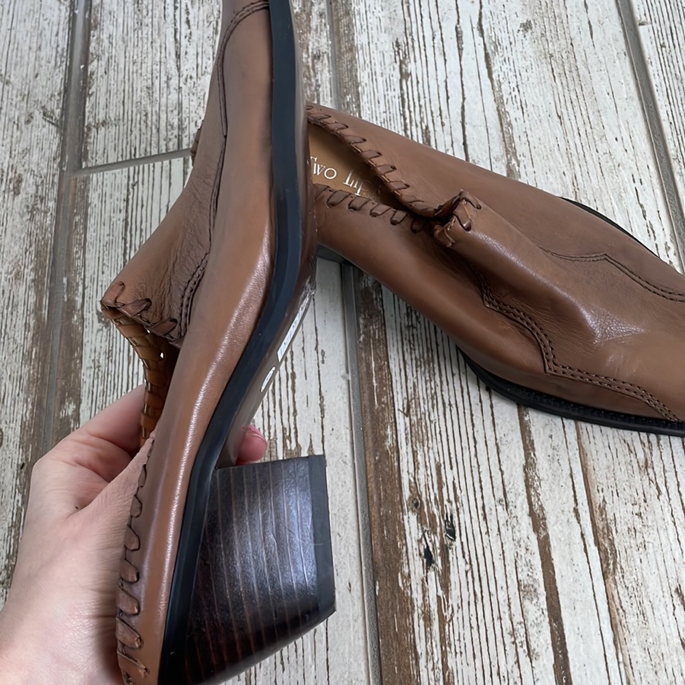 Two Lips Shoes - Picture 4 of 5